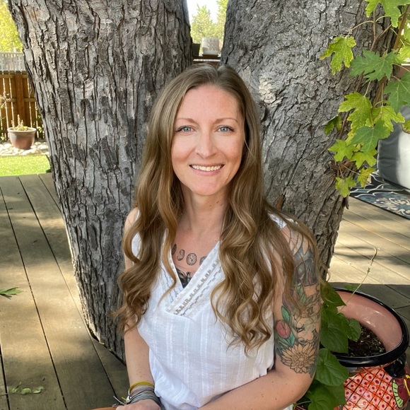 Meet your Posher, Jessica - Picture 1 of 3